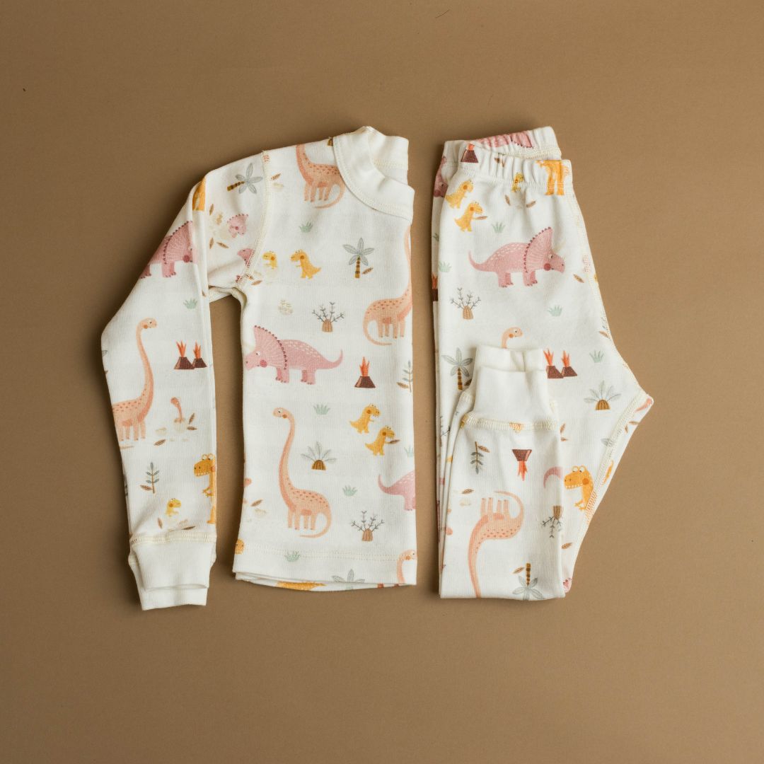 Pijama orgánico de dinosaurios y rosas para niña